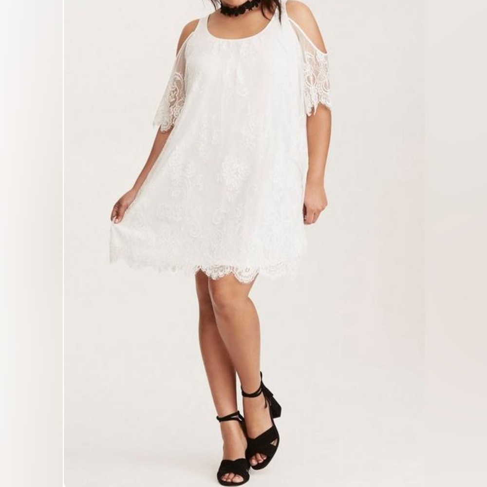 lace cold shoulder trapeze dress. 🤍